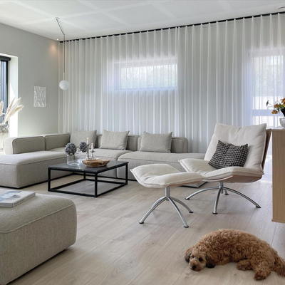 PRIMETIME - Lænestol med skammel, Sort stel, Dunes Leather Cognac nr. 21000